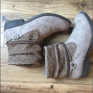 Maggie and Zoe booties size 5
